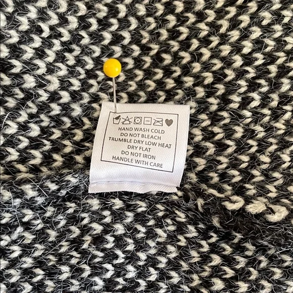 Gray Knit Long Vest with Patterned Trim - Picture 8 of 9